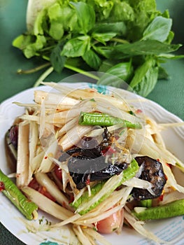 Spicy papaya salad with crab