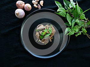 Spicy Pork Liver Salad,Ingredient Onion,Roasted rice,Basil,Pepper,On a black plate,Thai Street Food