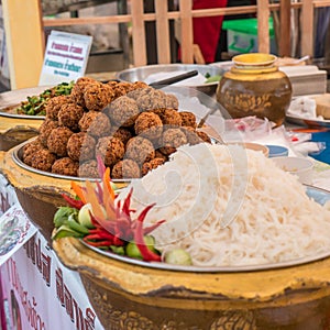 Spicy salad of curried rice croquettes