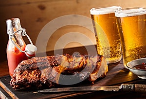 Spicy seasoned grilled spare ribs with beer