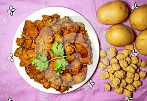 Spicy soya chunks with potato