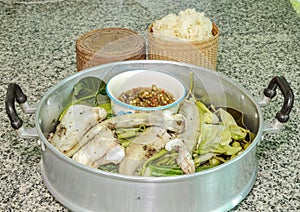 Spicy steamed fish