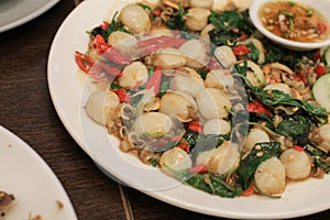 Spicy stirred fried scallop with a variety of Thai herb such as ginger, chili, pepper, galingale.