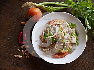 Spicy vermicelli salad