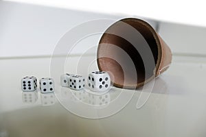 Spiel becher wuerfel dice number game play photo