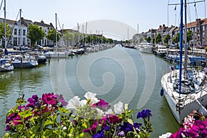 From the Spijkerbrug in Middelburg you have a colorful view of the Binnenhaven with many recreational boats