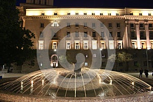 Spilled water photo 3 from the fountain in front of the presidential photo shoot stop at night