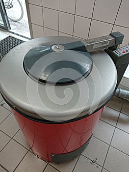 Spin-dryer