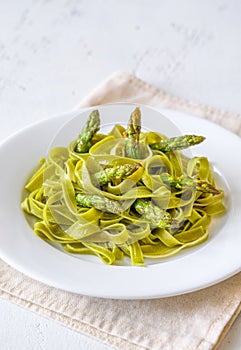 Spinach fettuccine with fried asparagus