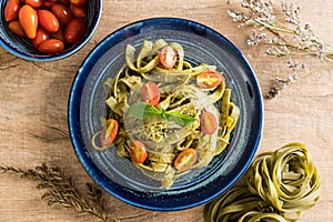 spinach fettuccine with tomatoes