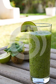 Spinach-kiwi-green apple smoothie