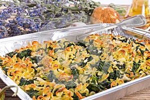Spinach noodle crowd au gratin