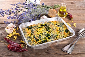 Spinach noodle crowd au gratin