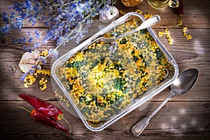 Spinach noodle crowd au gratin