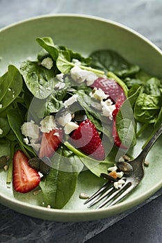 Spinach salad with strawberries and feta