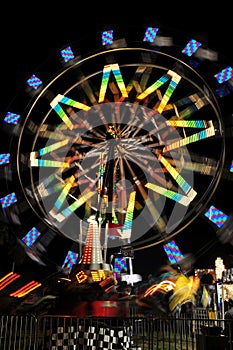 Spinning carnival ride