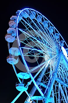 Spinning ferris wheel at night light