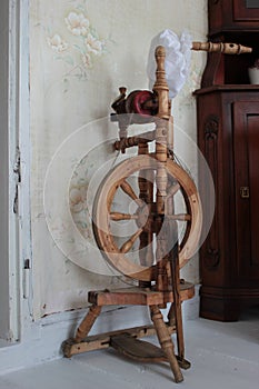 Retro spinning-wheel. KoÃâowrotek