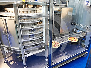 Spiral freezer for food products