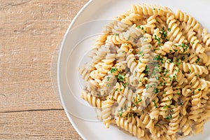 Spiral pasta mushroom cream sauce