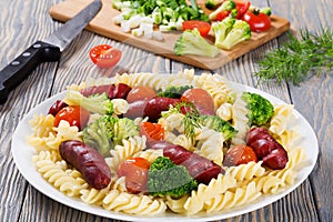 Spiral Pasta salad with broccoli and grilled sausages