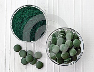 Spirulina algae powder and tablets