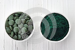 Spirulina algae powder and tablets