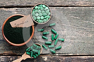 Spirulina powder and tablets