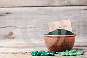 Spirulina powder and tablets