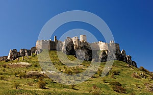 Spišský hrad na Slovensku - starý kamenný středověký hrad.