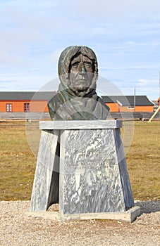 Spitsbergen: Roald Amundsen Sculpture