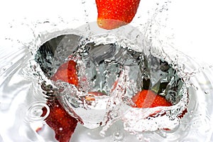Splash-serie: strawberry photo