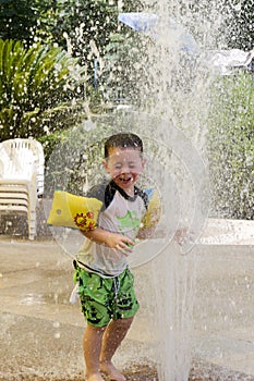 Splashing water fountain