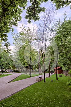 Split empty alley in the park