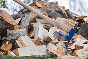 Splitting wood