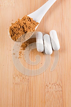 Spoon with guarana and tablets