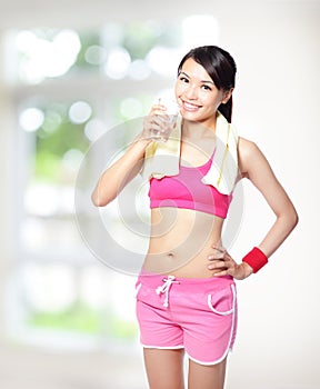 Sport girl drinking water