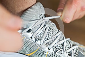 Sport shoe tying