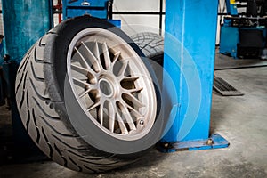 Sport wheel and tyre between maintenance hour