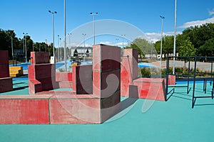 Sports ground with equipment for parkour and freerunning