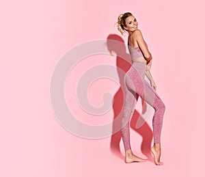 Da gli sport una donna adeguatezza corpo Attraverso rosa 