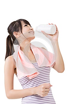 Sporty asian woman drinking water from a bottle