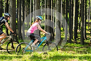 Sporty biking couple in woods