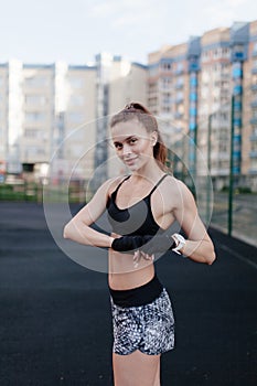 Sporty girl on stadion