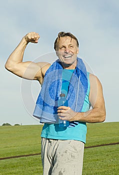 Sporty man flexing his muscles