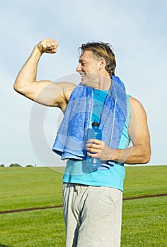 Sporty man flexing his muscles