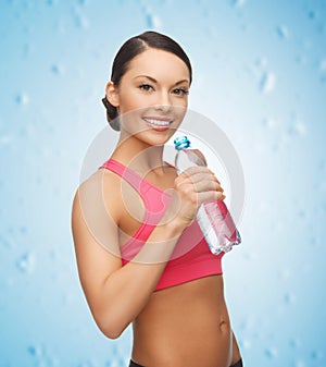 Sporty woman drinking water from bottle