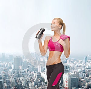 Sporty woman drinking water from sportsman bottle