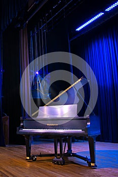 Spotlight on the Famous Piano Played by Leon Russell at Will Rogers High School in Tulsa