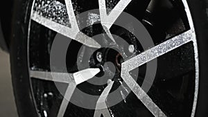 Spraying on car wheels neutral pH detergent that removes ferrules, rust and oxide deposits from wheel. It counteracts